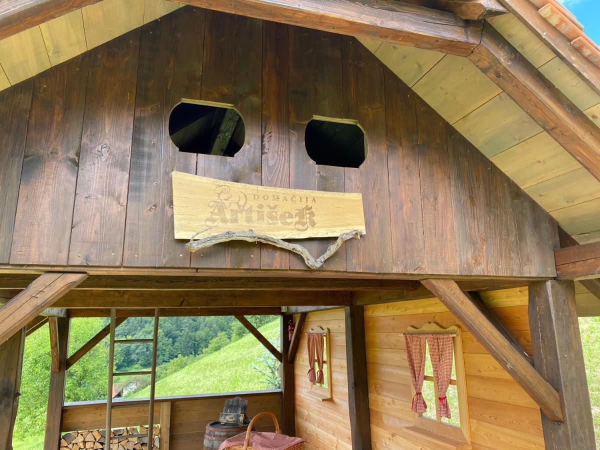 Wooden Hut At Tourist Farm Artisek Villa Store Ngoại thất bức ảnh
