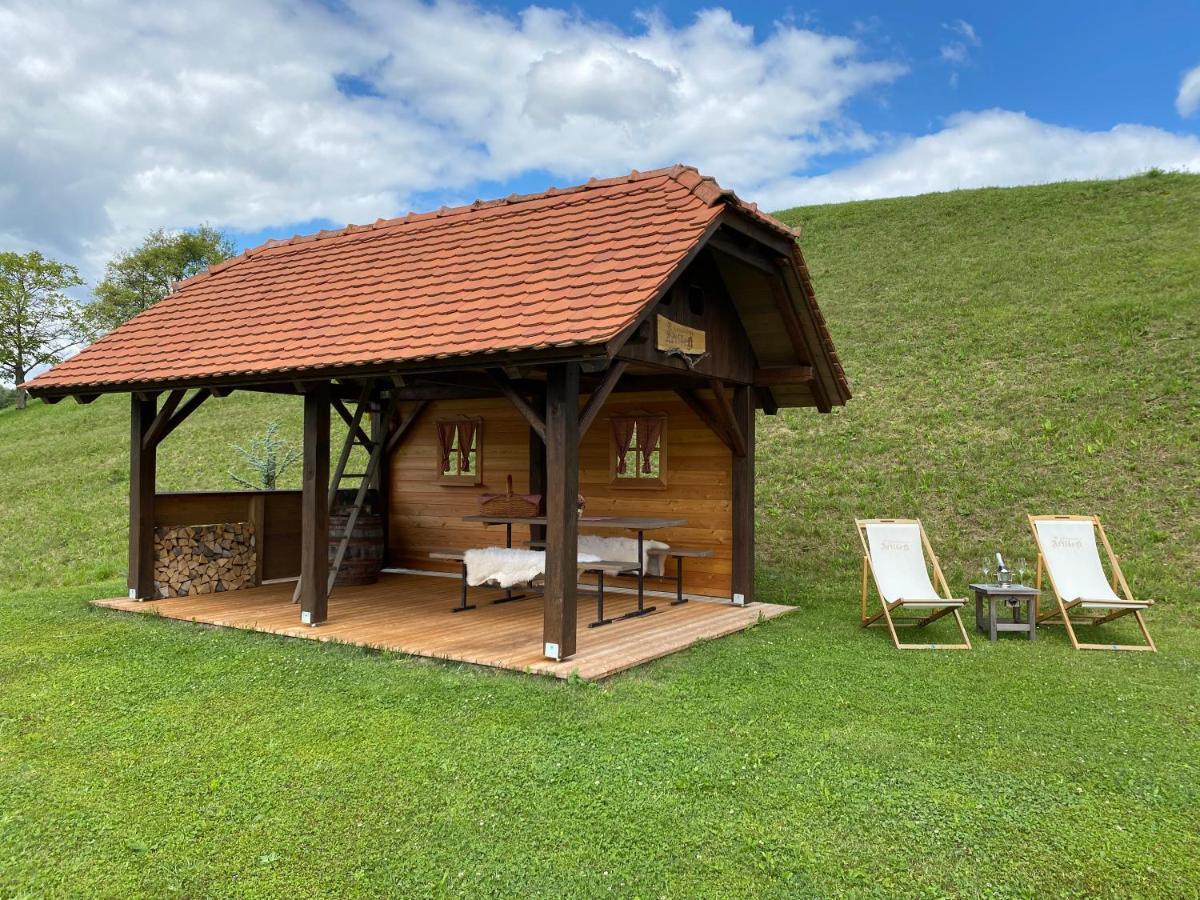 Wooden Hut At Tourist Farm Artisek Villa Store Ngoại thất bức ảnh