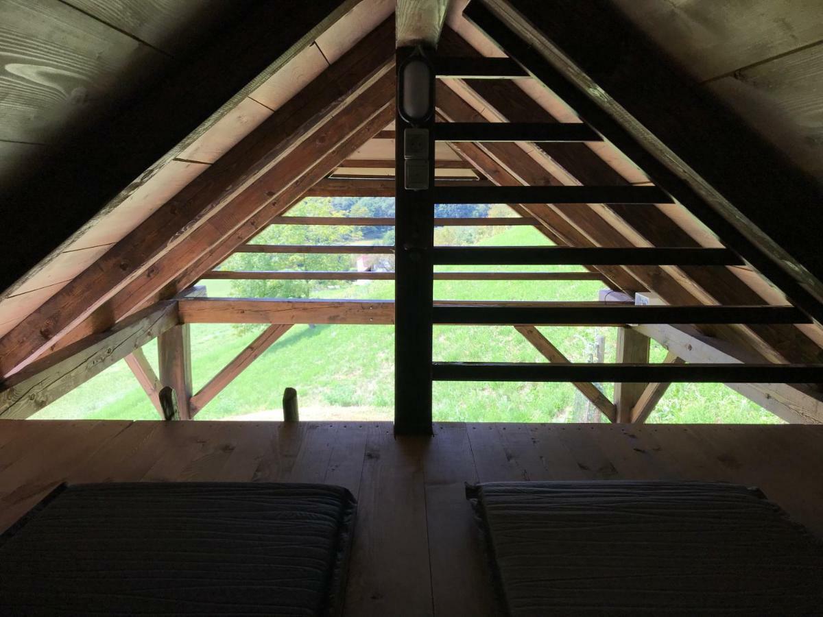 Wooden Hut At Tourist Farm Artisek Villa Store Ngoại thất bức ảnh